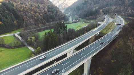 promet slovenija avtocesta kaos gneca fantomski zastoji kazniva dejanja opozorila prekrski poticnice poletje