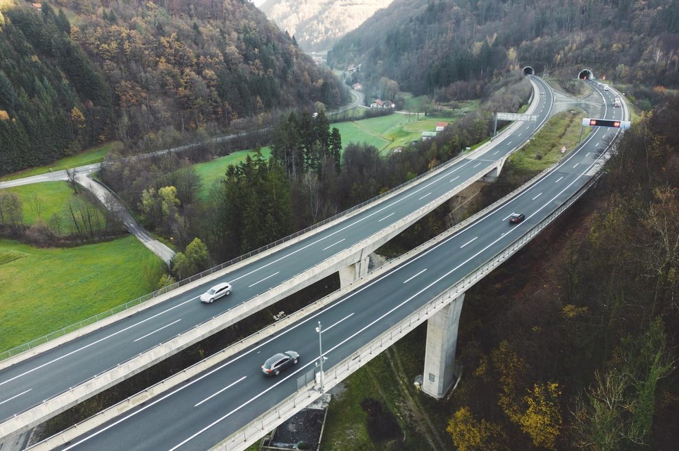 V Sloveniji se na cestah dogajajo kazniva dejanja: odgovorni zdaj pravijo, da bo tega za vikend še več, in svarijo pred popolnim kaosom (foto: Profimedia)