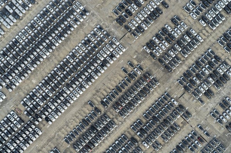 kitajska elektrika elektricna vozila skoda ceste popravilo denar milijarde oblast komunisti jeza