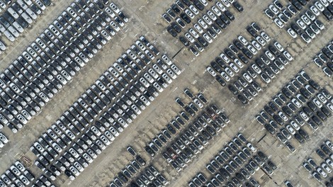 kitajska elektrika elektricna vozila skoda ceste popravilo denar milijarde oblast komunisti jeza