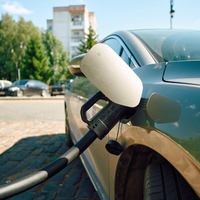 Avtomobilski velikani pritisnili na vlado, ta popustila: velik preobrat glede električnih vozil, okoljevarstveniki penasti od besa