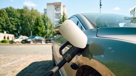 elektricna vozila elektrika elektricni avtomobil avto polnilnica velika britanija sprememba kvote pravila novost ogorcenje jeza