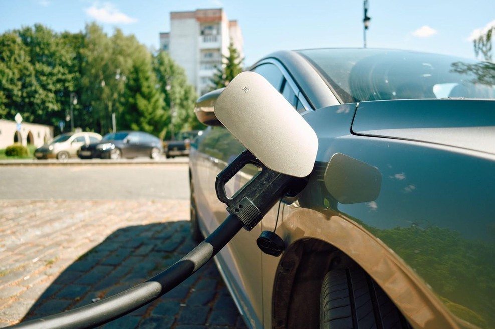 Avtomobilski velikani pritisnili na vlado, ta popustila: velik preobrat glede električnih vozil, okoljevarstveniki penasti od besa (foto: Profimedia)