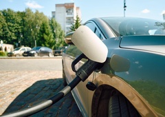 Avtomobilski velikani pritisnili na vlado, ta popustila: velik preobrat glede električnih vozil, okoljevarstveniki penasti od besa