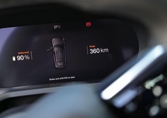 Kitajski znanstveniki več let preučevali vožnjo z električnimi avti: njihovo odkritje zdaj dviguje prah, marsikdo bo 2-krat premislil, kako in kaj