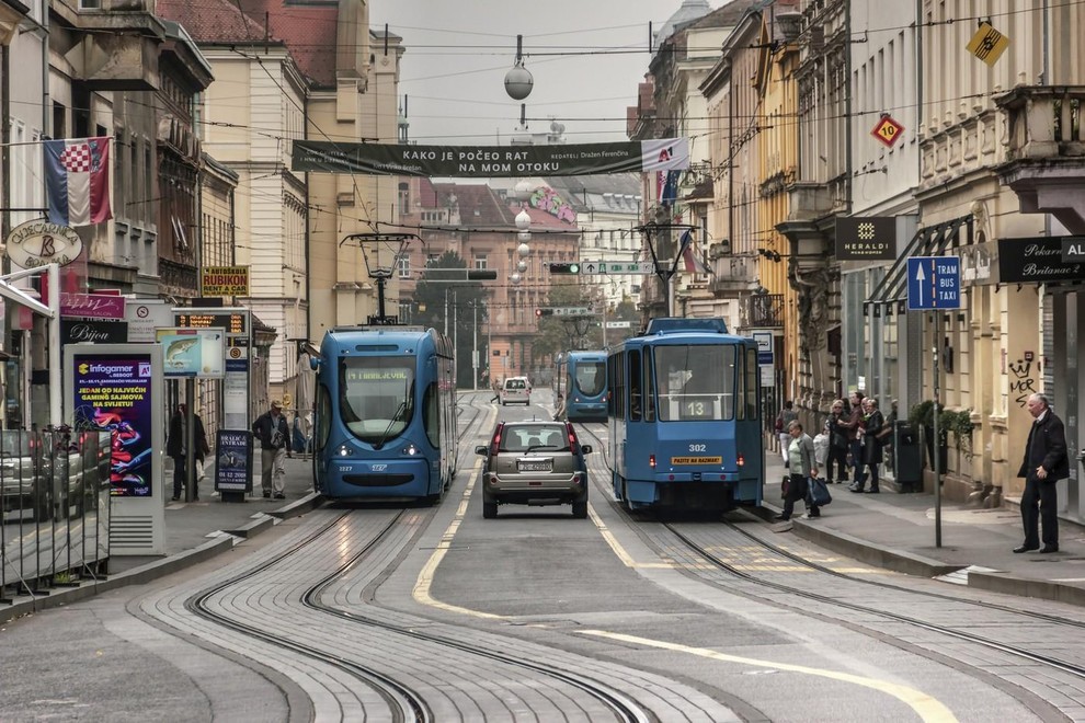 zagreb hrvaska evropa novost robo taksi avtonomno vozilo aplikacija rimac
