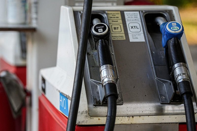 Vozniki v Italiji ne morejo verjeti cenam na črpalkah: za liter dizla ponekod zahtevajo že več kot tri evre. Preverite, kje!