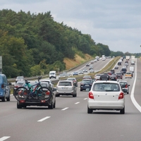Nemci bi omejili hitrost na Autobahnu, najbolj pa preseneča, kdo si tega najbolj želi