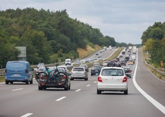 Nemci bi omejili hitrost na Autobahnu, najbolj pa preseneča, kdo si tega najbolj želi