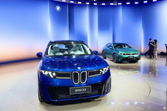 »Ne prodajamo avtomobilov, prodajamo slike«: novi BMW ima nenavadno težavo, zanimanje pa je ogromno