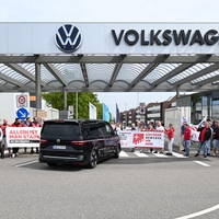 Volkswagen pripravlja velike reze: četrtina vodstvenih mest bo izginila, pod vprašajem tudi štiri tovarne