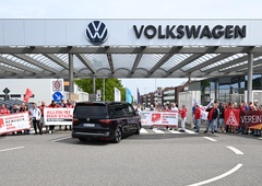 Volkswagen pripravlja velike reze: četrtina vodstvenih mest bo izginila, pod vprašajem tudi štiri tovarne
