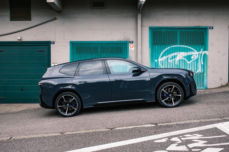BMW iX3