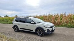 
                                                         Test: Dacia Jogger Hybrid 155 - Suvereno