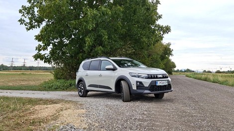 Test: Dacia Jogger Hybrid 155 - Suvereno