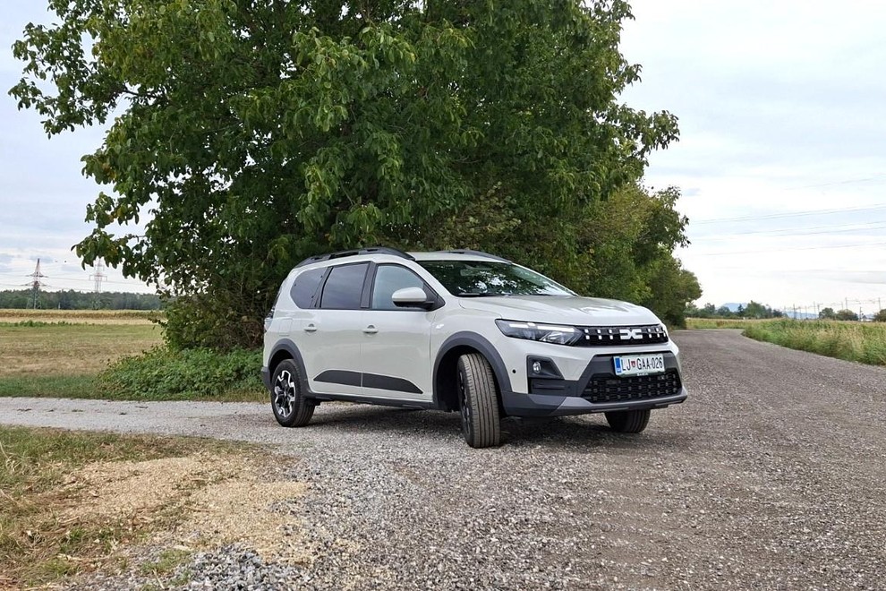Test: Dacia Jogger Hybrid 155 - Suvereno