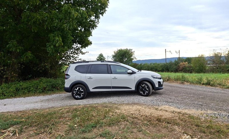 Test: Dacia Jogger Hybrid 155 - Suvereno