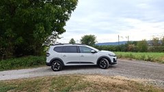 
                                                         Test: Dacia Jogger Hybrid 155 - Suvereno