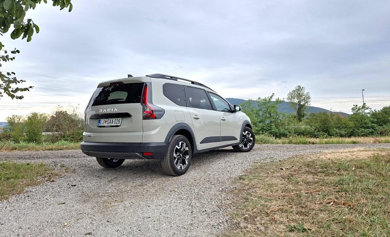 Test: Dacia Jogger Hybrid 155 - Suvereno