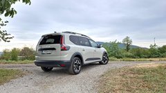 
                                                         Test: Dacia Jogger Hybrid 155 - Suvereno