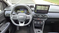 
                                                         Test: Dacia Jogger Hybrid 155 - Suvereno