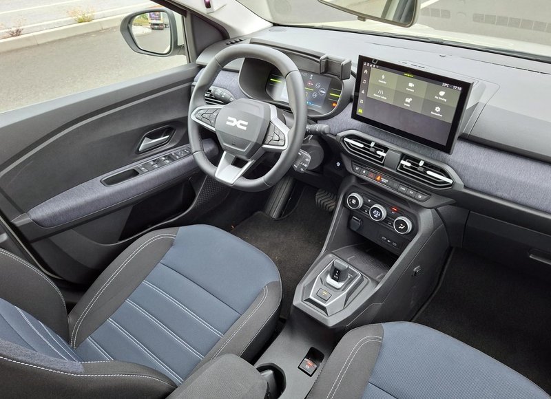 Test: Dacia Jogger Hybrid 155 - Suvereno