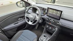 
                                                         Test: Dacia Jogger Hybrid 155 - Suvereno