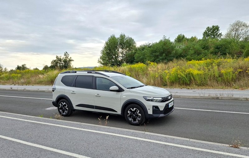 Test: Dacia Jogger Hybrid 155 - Suvereno