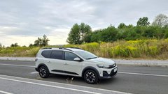 
                                                         Test: Dacia Jogger Hybrid 155 - Suvereno