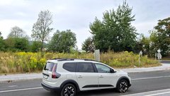 
                                                         Test: Dacia Jogger Hybrid 155 - Suvereno