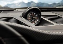 Po 93-odstotnem padcu dobička Porsche spreminja smer: prihajajo tudi povsem novi modeli