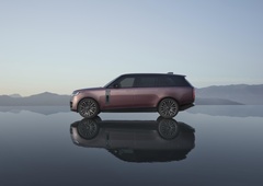 Videti je skoraj enako, spodaj pa je vse drugače: Range Rover je prvič postal električen