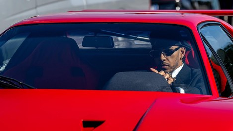Več kot 30 let je nabiral prah v garaži. Potem ga je našel Lewis Hamilton in ga poslal naravnost k Ferrariju