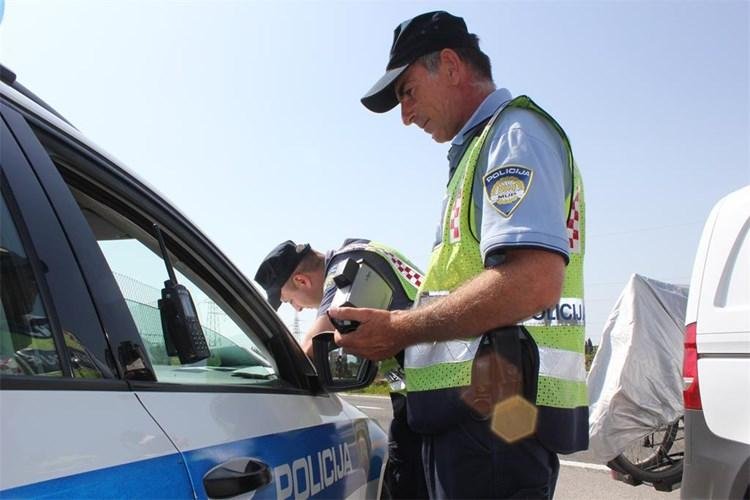 Rekorderju že desetkrat odvzeli vozniško dovoljenje in zasegli deset avtomobilov