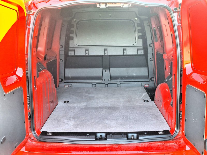 Test: Ford Transit Connect L2 2.0 EcoBlue Limited – Preseganje razrednih meja