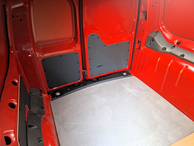 Test: Ford Transit Connect L2 2.0 EcoBlue Limited – Preseganje razrednih meja