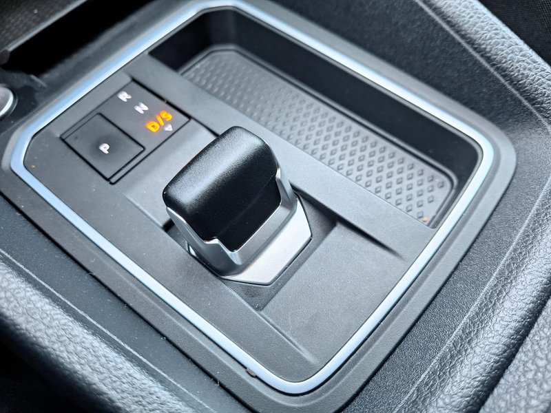 Test: Ford Transit Connect L2 2.0 EcoBlue Limited – Preseganje razrednih meja