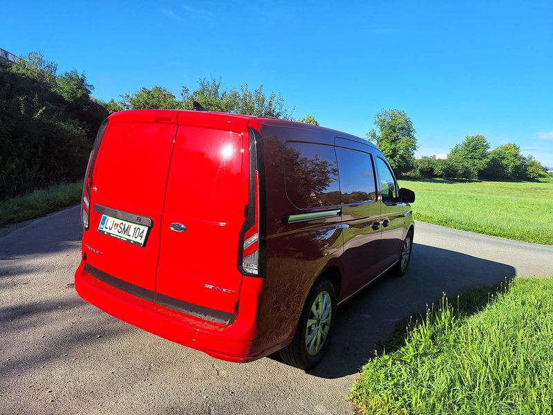 Test: Ford Transit Connect L2 2.0 EcoBlue Limited – Preseganje razrednih meja
