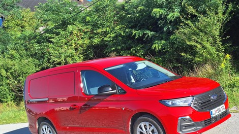 Test: Ford Transit Connect L2 2.0 EcoBlue Limited – Preseganje razrednih meja