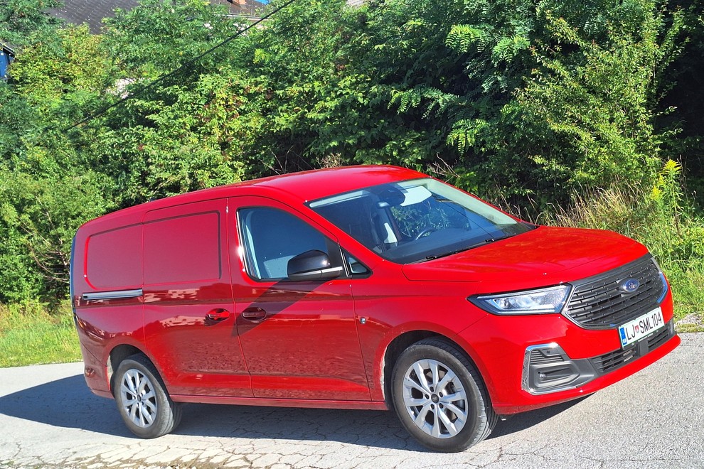Test: Ford Transit Connect L2 2.0 EcoBlue Limited – Preseganje razrednih meja