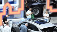 Cilj je več avtomobilov in (še) manj tehnološke odvisnosti