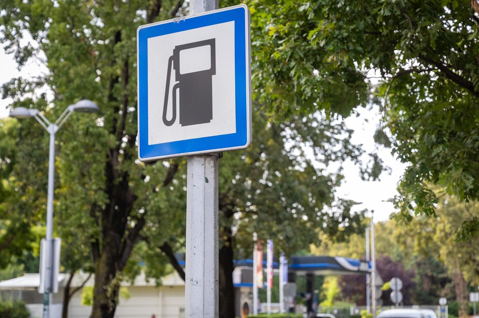 Poln rezervoar bi lahko stal skoraj 100 evrov: dizel pred novo rekordno ceno (foto: MIA SLAFHAUZER/PIXSELL/F.A.BOBO)