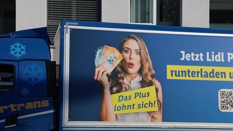 Lidl je poslal na javne ceste nenavaden tovornjak: prostora za voznika sploh nima