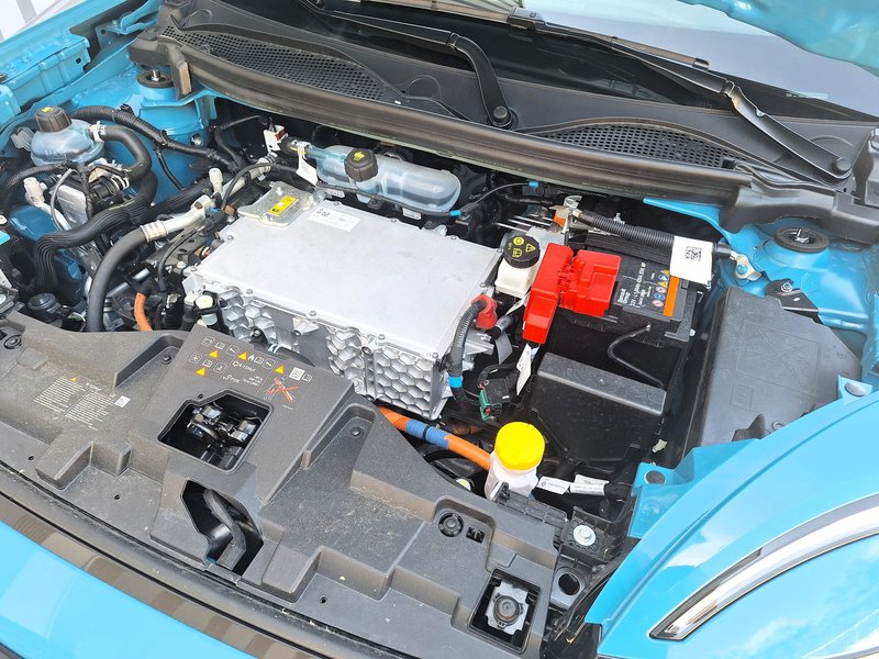 Test: Nissan Micra Evolve EV 52 kWh 150 – Je prijazen pogled dovolj?