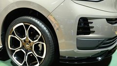 Volkswagnova Multivan in California na obisku pri športnih kirurgih