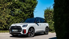 
                                                         MINI Countryman JCW