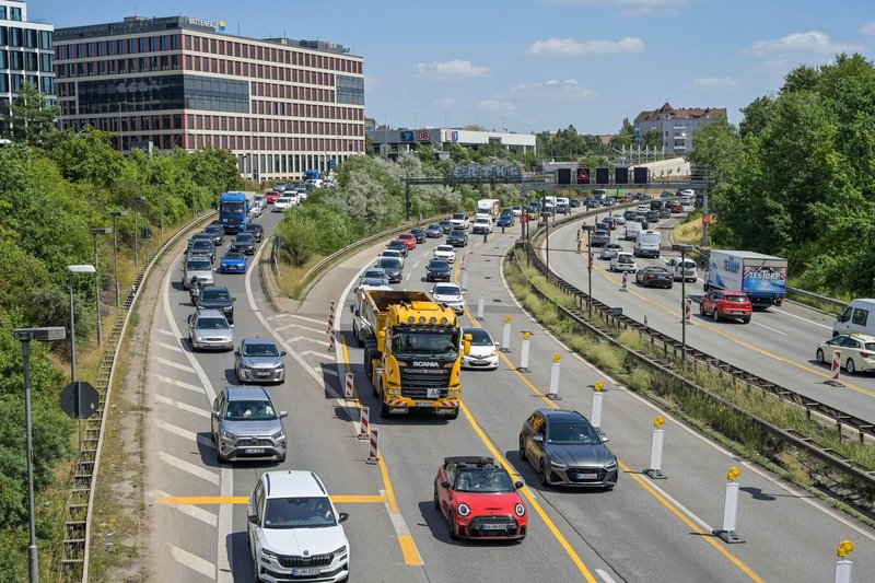 Število zastojev na nemških avtocestah med počitnicami iz leta v leto večje