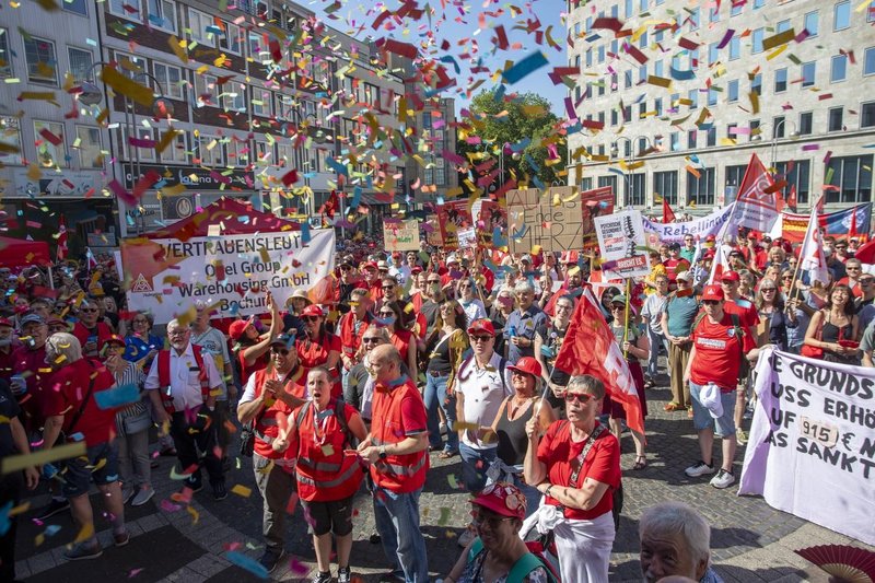 Nemška avtomobilska industrija vre: danes skoraj 300 protestov, delavci imajo dovolj