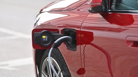 Evropa je prestavila v višjo prestavo: prodaja električnih avtomobilov je noro poskočila
