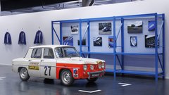 
                                                         Renaultov retro športnik samo za oči, ne pa tudi za na cesto
